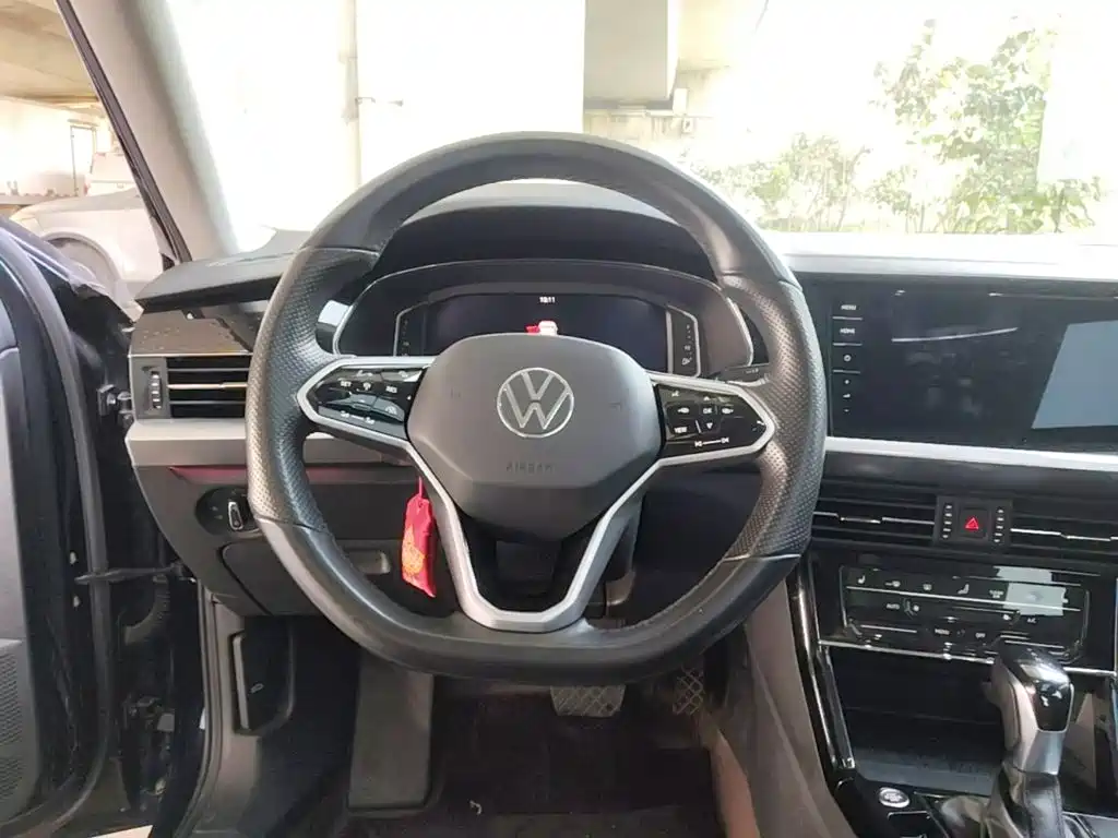 Volkswagen Passat PHEV — миниатюра 11
