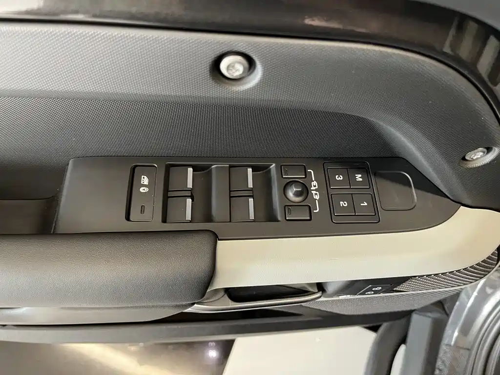 Land Rover Defender — миниатюра 26