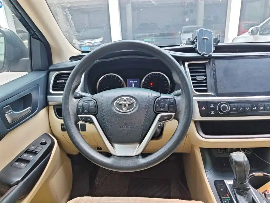 Toyota Highlander — миниатюра 11