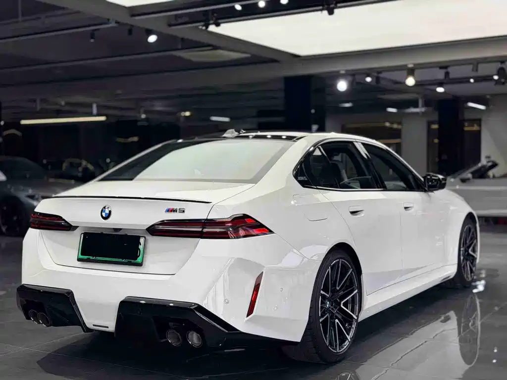 BMW M5 NEW ENERGY