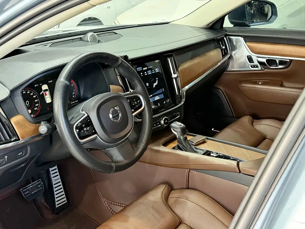 Volvo S90 — миниатюра 7