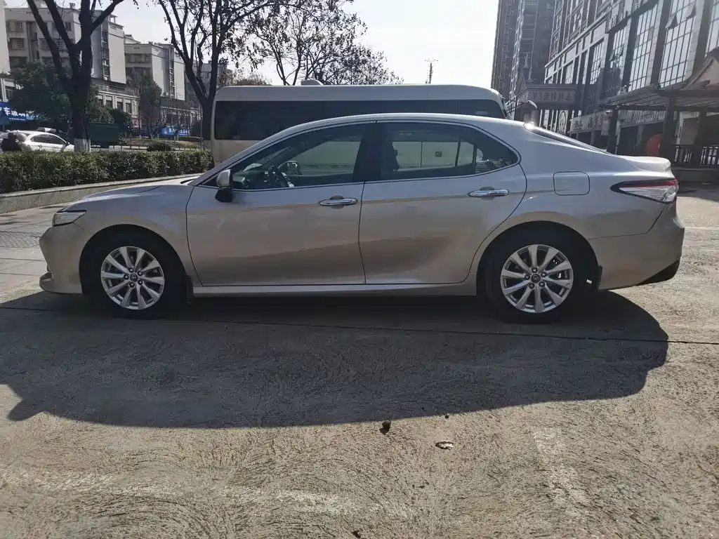 TOYOTA CAMRY
