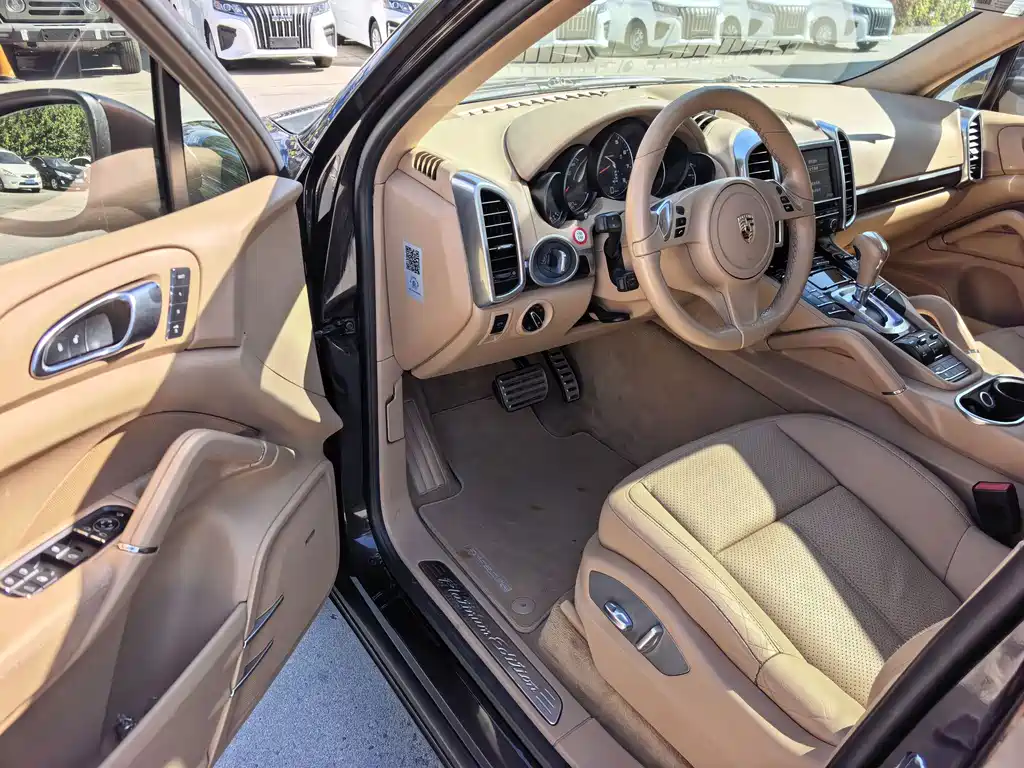Porsche Cayenne — миниатюра 4