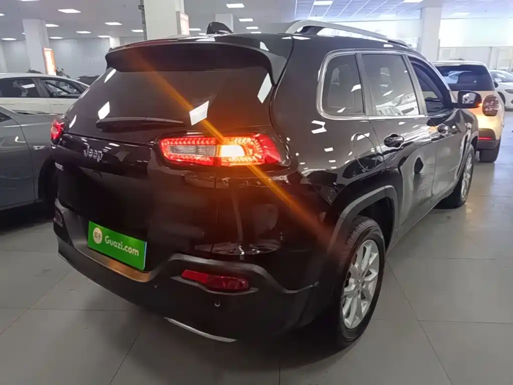 Jeep Cherokee — миниатюра 7