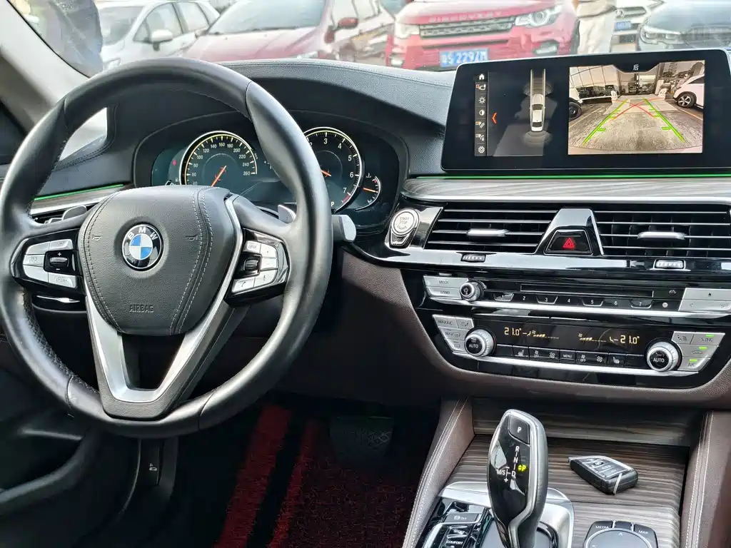 BMW 5 Series — миниатюра 8