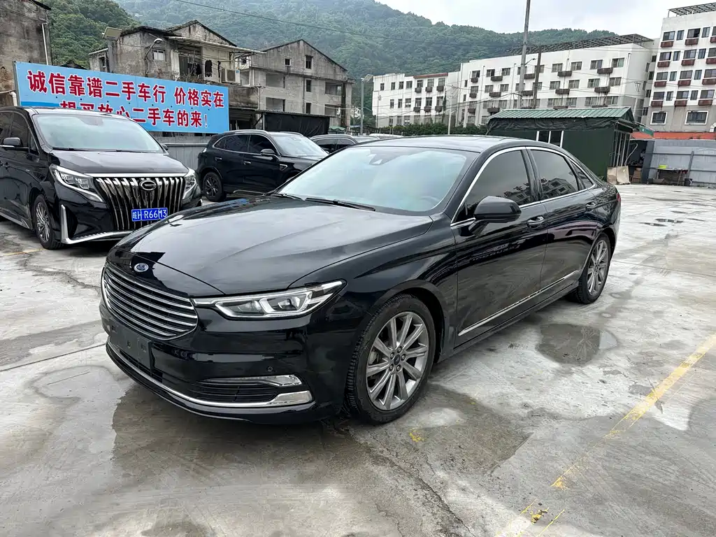 Ford Taurus 2021