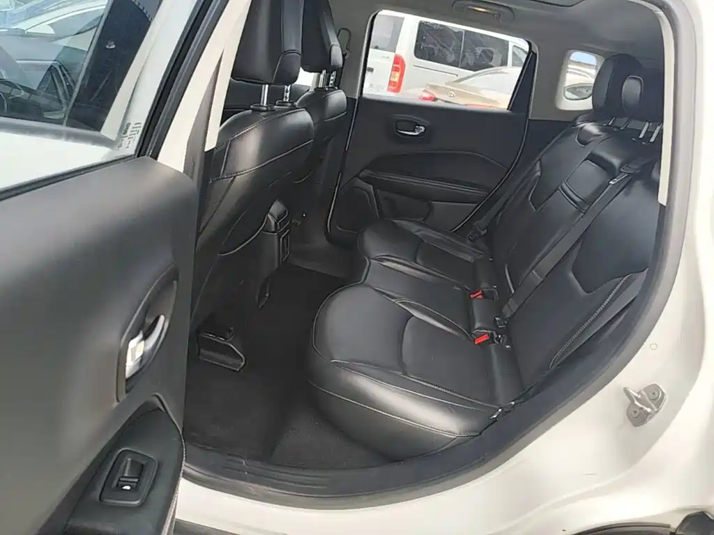 Jeep Compass — миниатюра 17