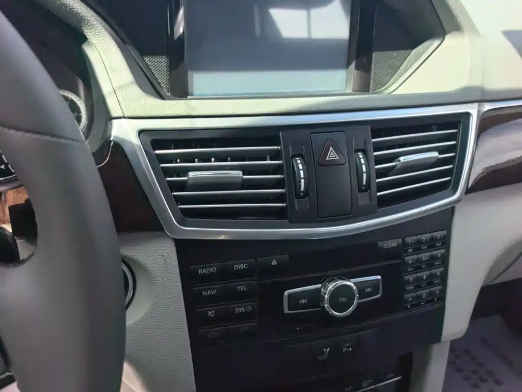 Mercedes-Benz E-Class — миниатюра 8