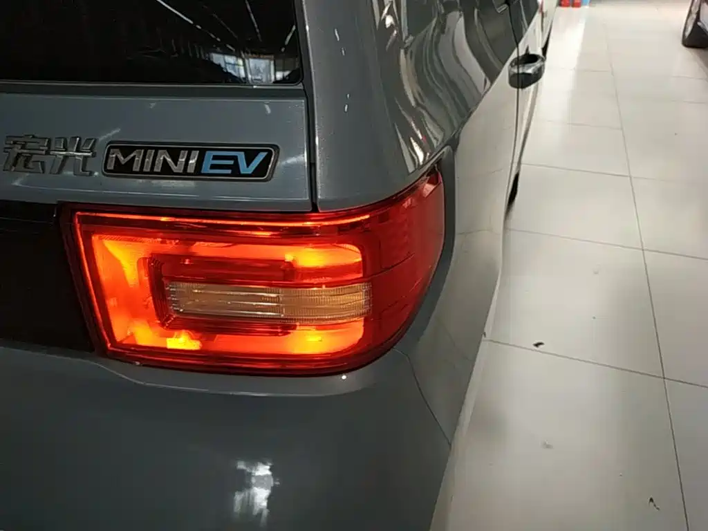 Wuling MINIEV — миниатюра 8