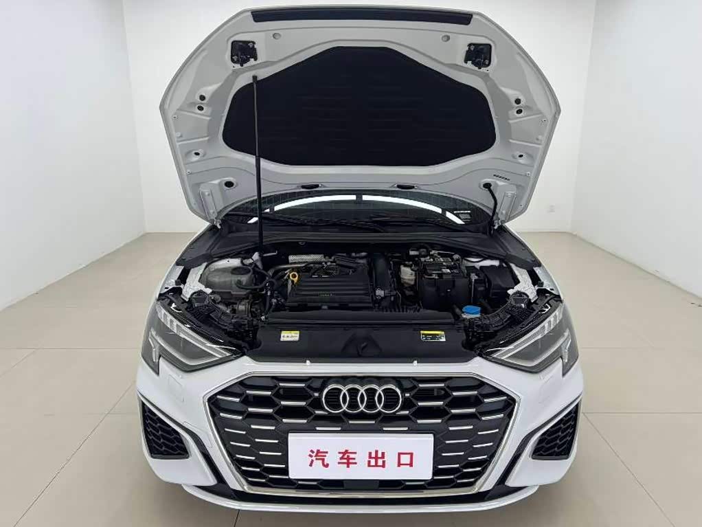Audi A3 1.4 л 2023 г. Белый, пробег 19000 км
