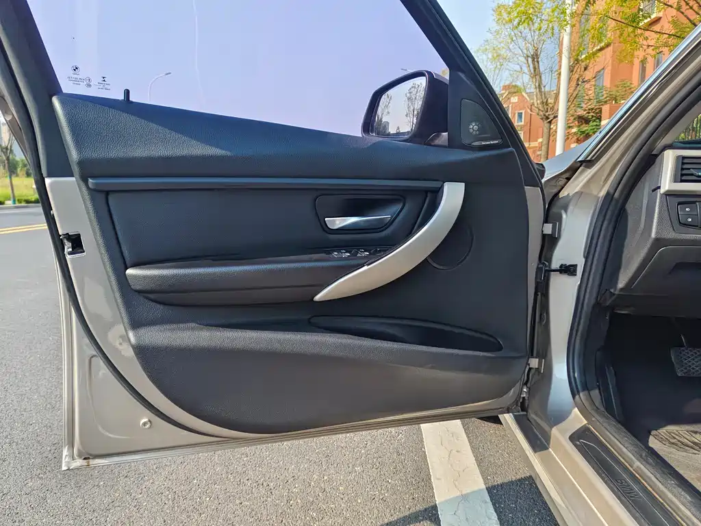 BMW 3 Series — миниатюра 21