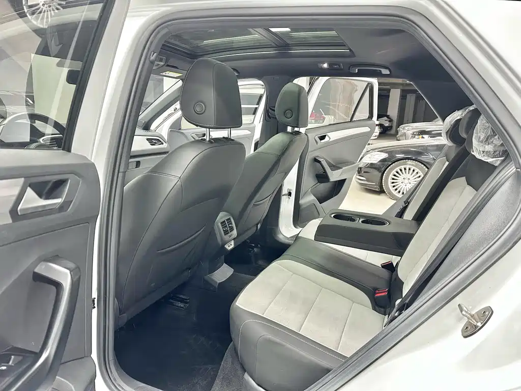 VOLKSWAGEN T ROC EXPLORING SONGS