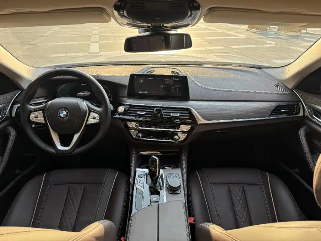 BMW 5 Series New Energy — миниатюра 10