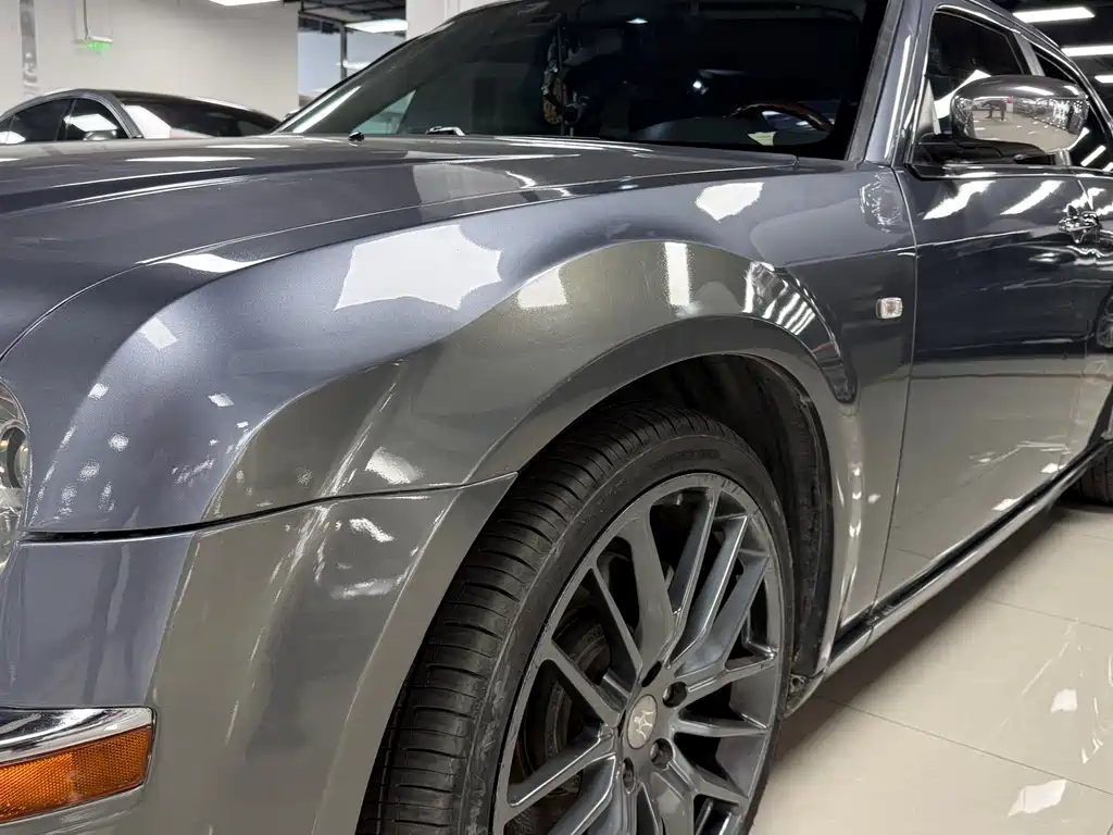Chrysler 300C 2004 5.7 V8