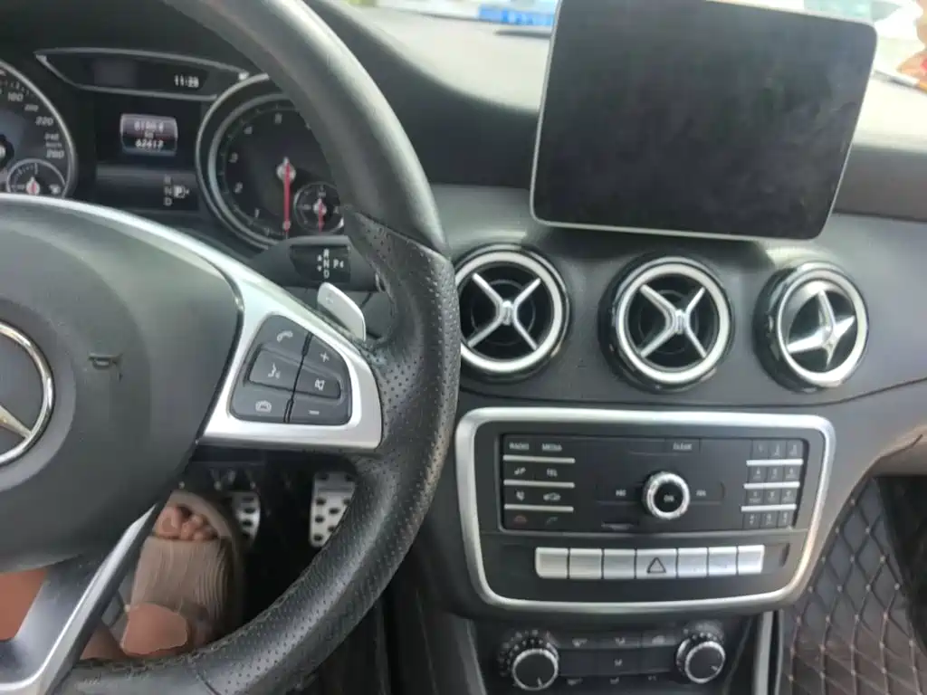 Mercedes-Benz GLA — миниатюра 10