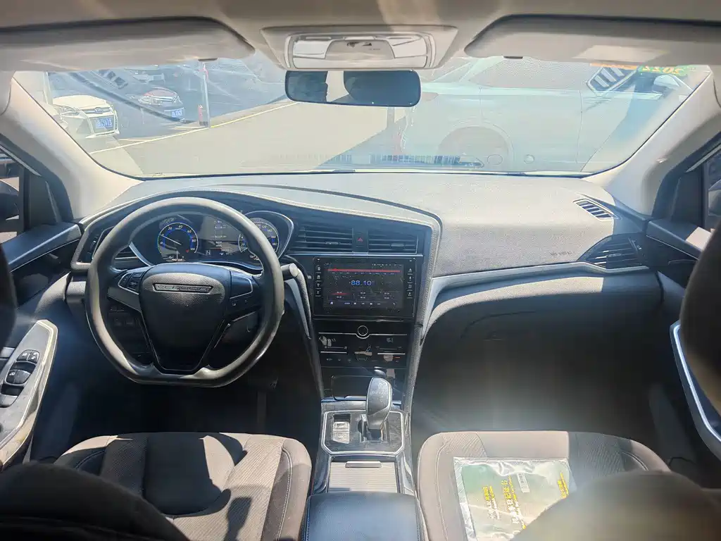Venucia D60 EV — миниатюра 6