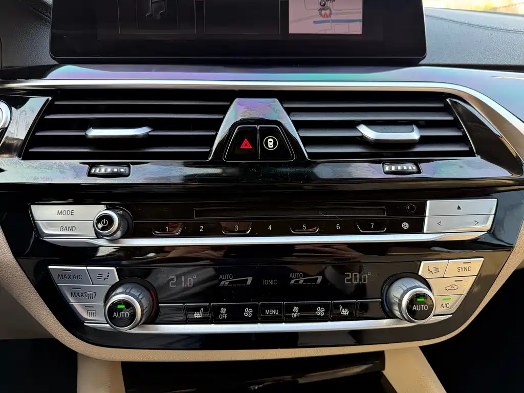 BMW 5 Series — миниатюра 16