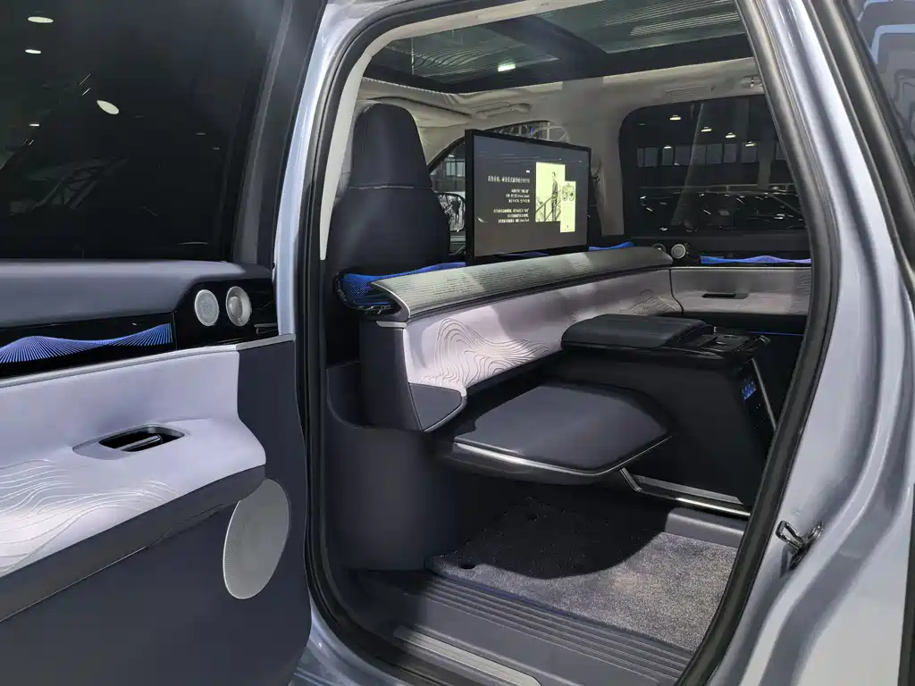 LINCOLN NAVIGATOR ONE