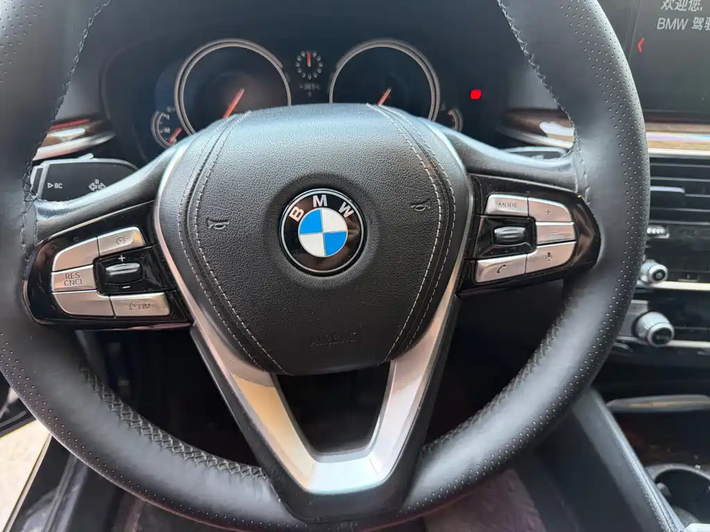 BMW 5 Series — миниатюра 10