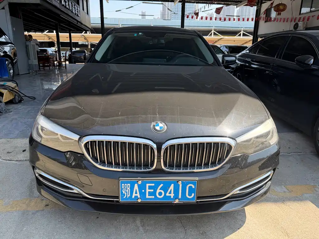 BMW 5 Series — миниатюра 2