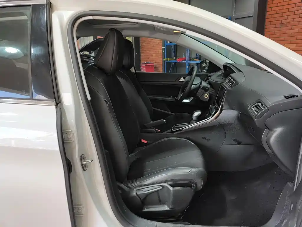 Peugeot 308 — миниатюра 10