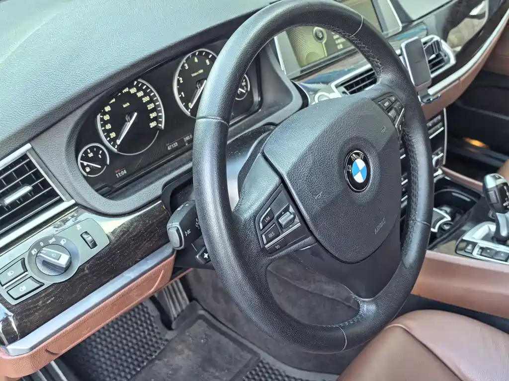 BMW 5 Series GT — миниатюра 4