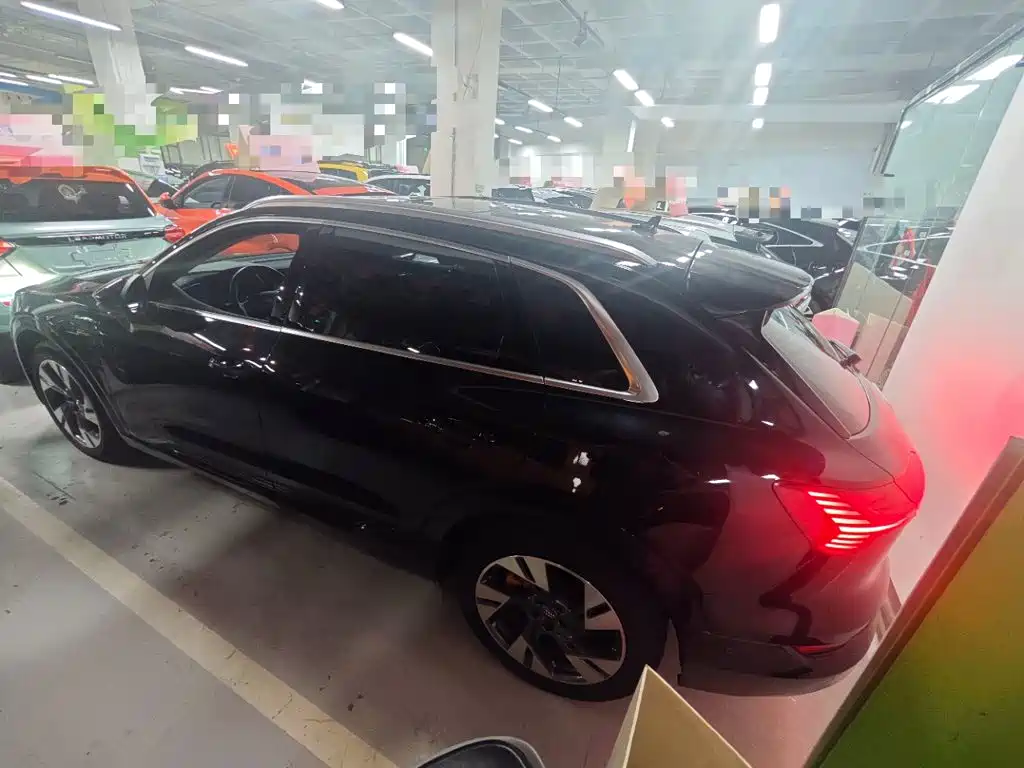 Audi e-tron (Import) — миниатюра 5