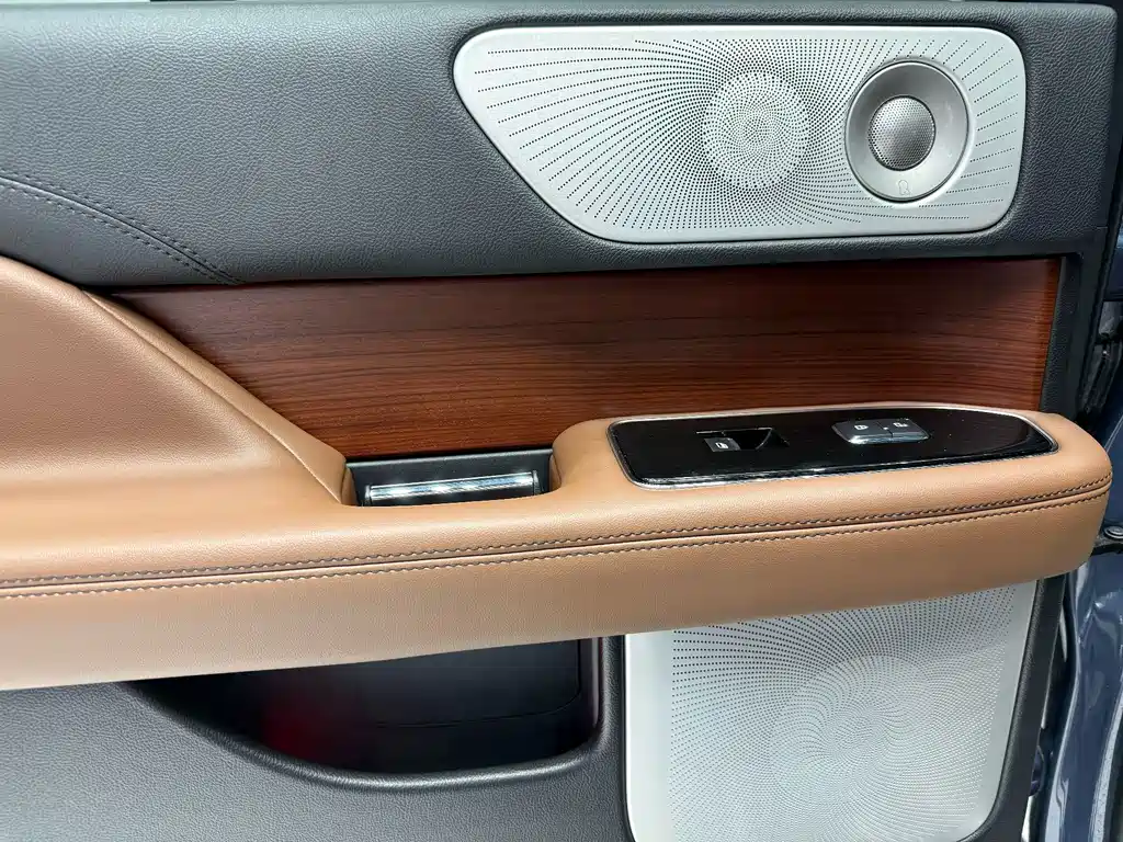Lincoln Navigator — миниатюра 11