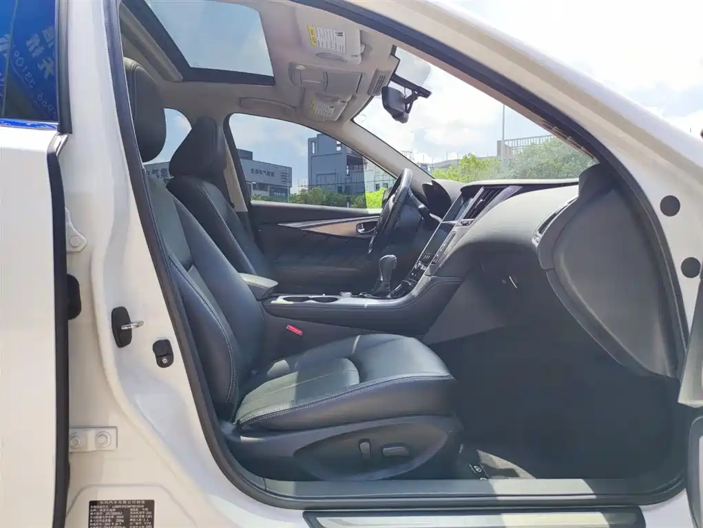 Infiniti Q50L 2016 2.0T Enjoy