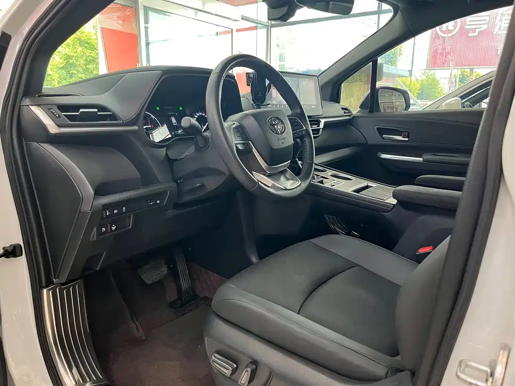 Toyota Sienna — миниатюра 4