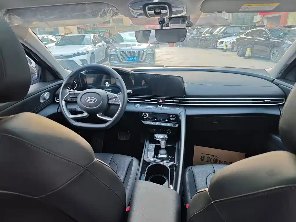 Hyundai Elantra — миниатюра 6