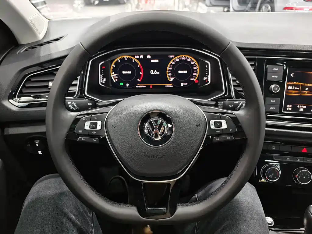 VOLKSWAGEN T ROC EXPLORING SONGS