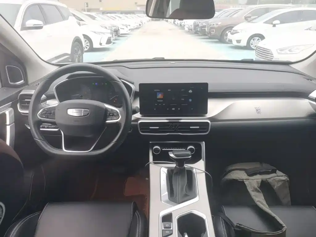 Geely Binyue — миниатюра 10