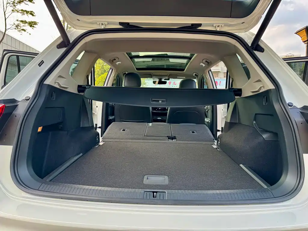 Volkswagen Tiguan L — миниатюра 10