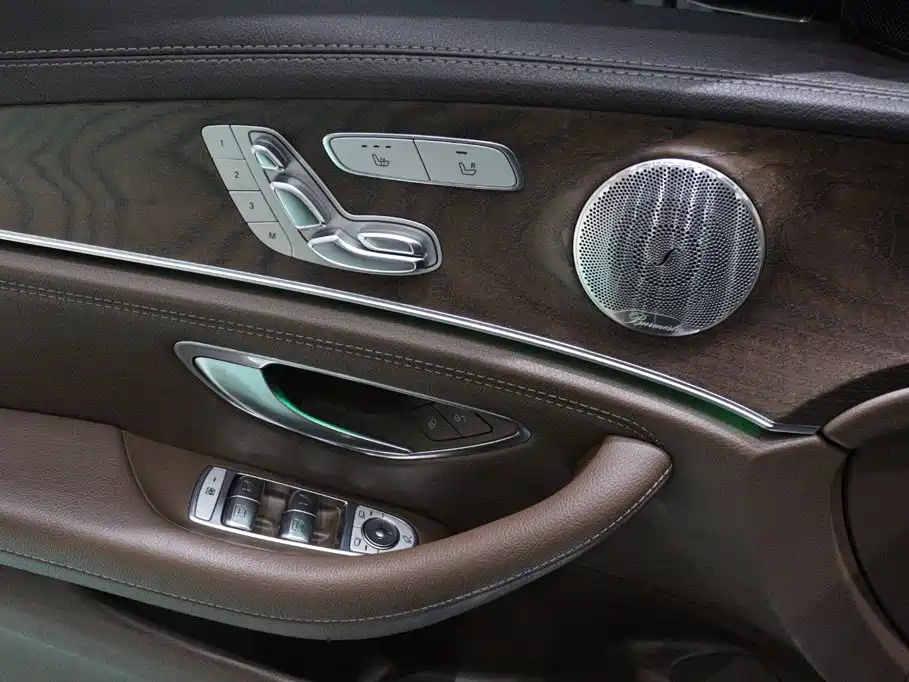 Mercedes-Benz E-Class — миниатюра 20
