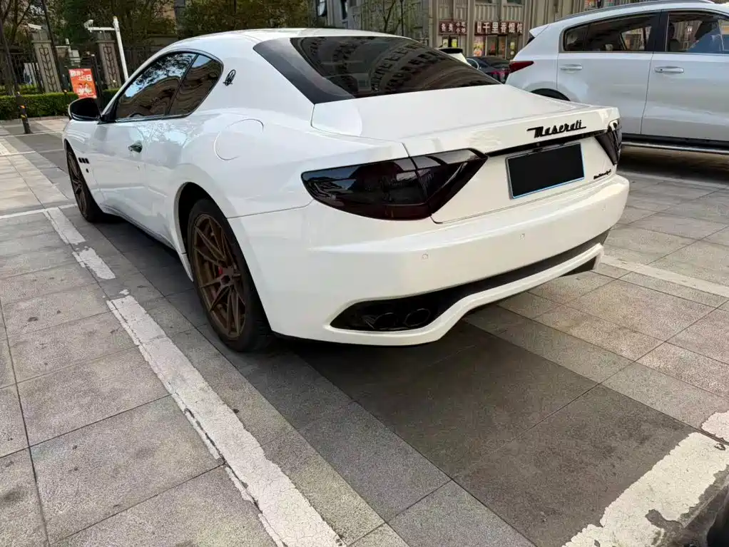 Maserati GranTurismo — миниатюра 7