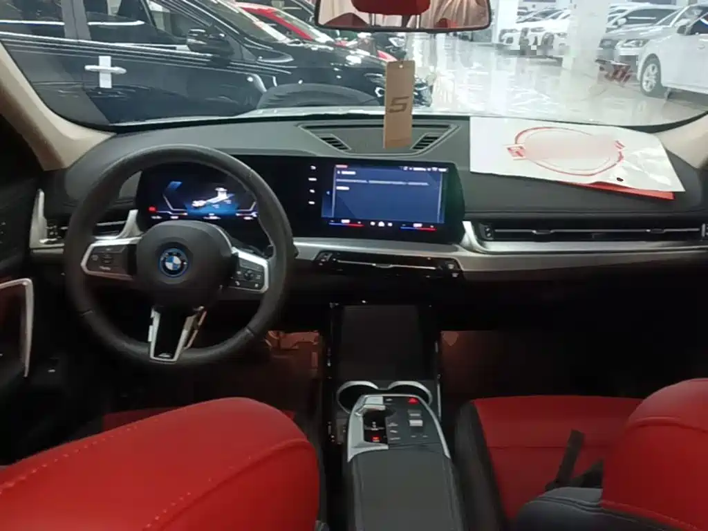 BMW iX1 — миниатюра 10