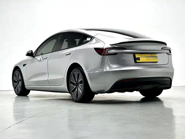 Tesla Model 3 — миниатюра 8