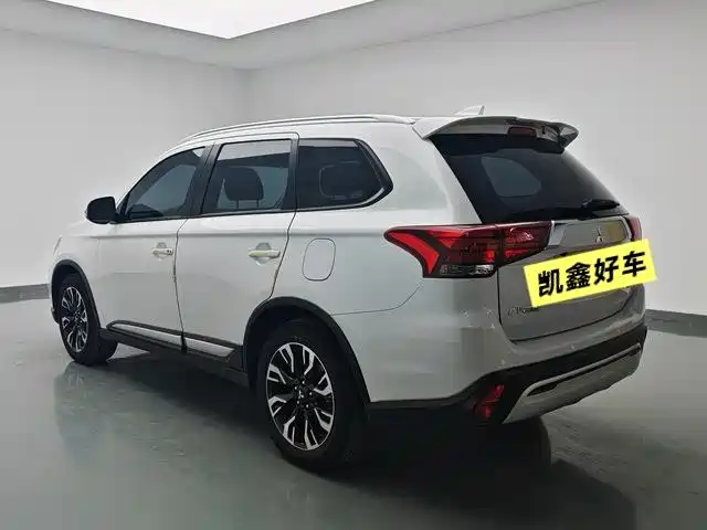 Mitsubishi Outlander 2020 2.0L Enjoy 5 мест