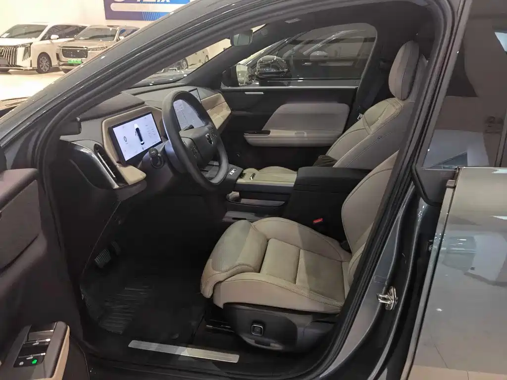 Volvo XC70 PHEV — миниатюра 9