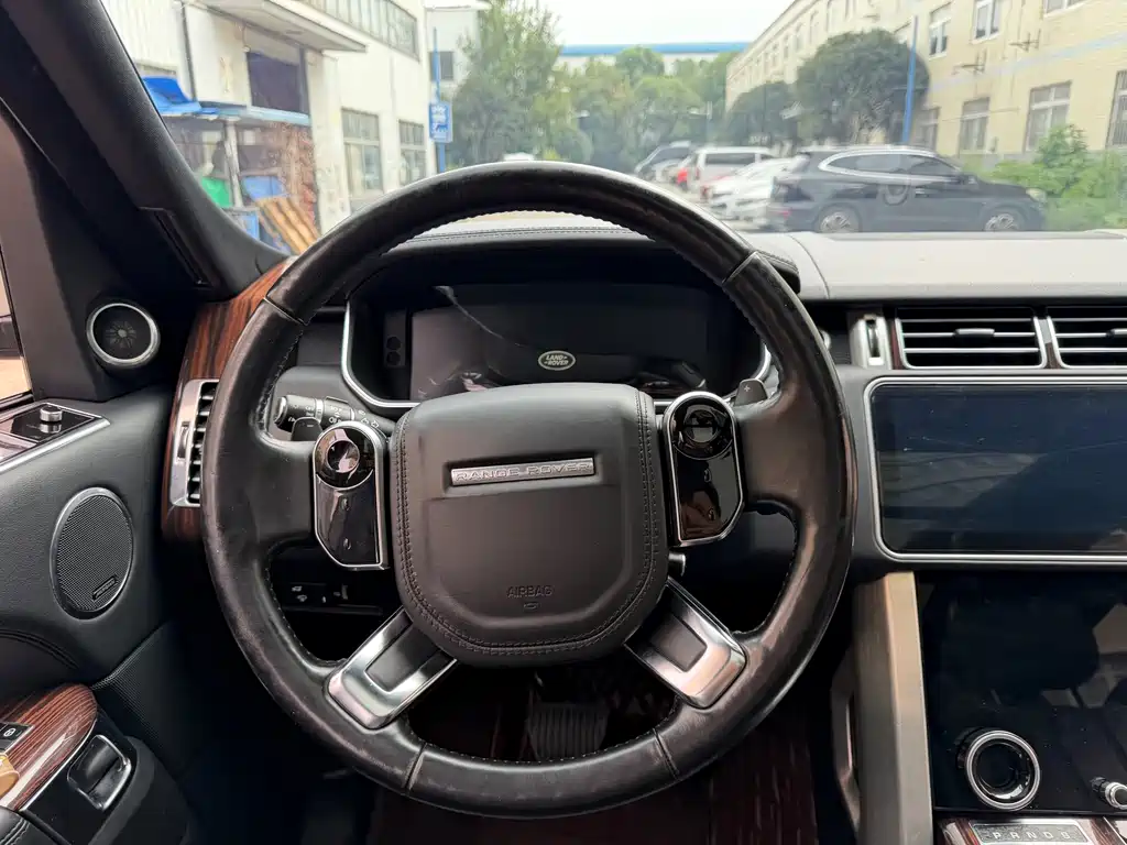 Land Rover Range Rover — миниатюра 13