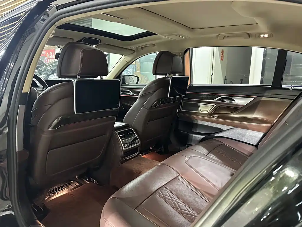 BMW 7 Series 7 2016 740Li Lead