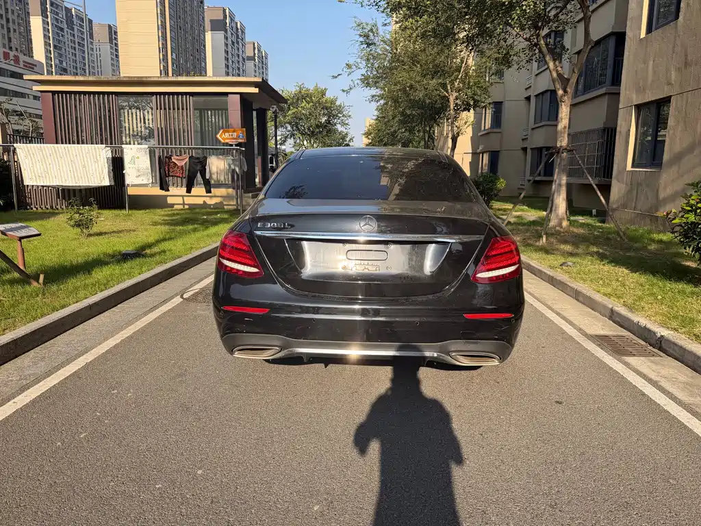 Mercedes-Benz E-Class — миниатюра 11