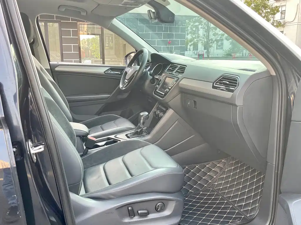 Volkswagen Tiguan L — миниатюра 22
