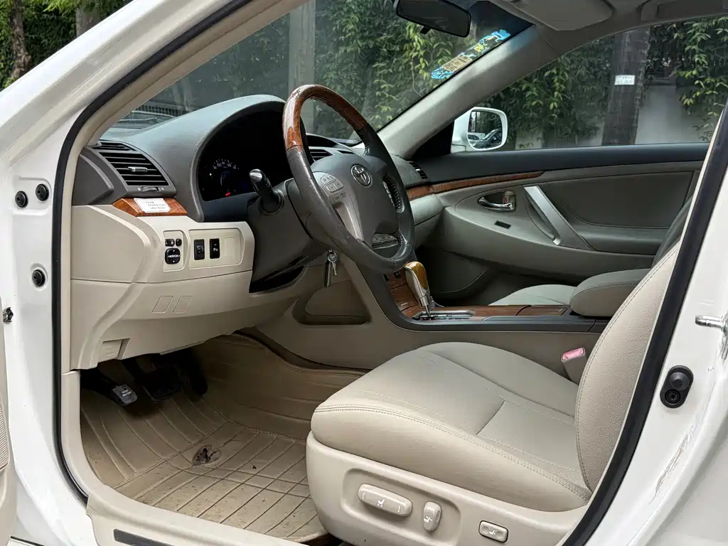 Toyota Camry — миниатюра 4
