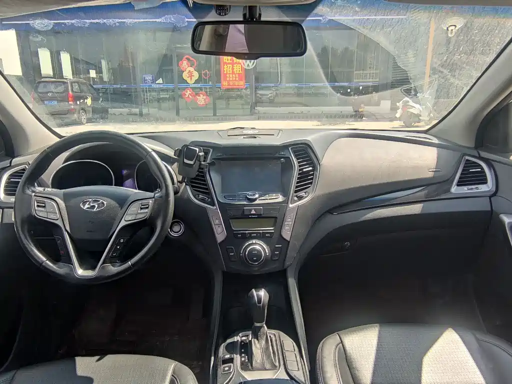 Hyundai Santa Fe — миниатюра 9
