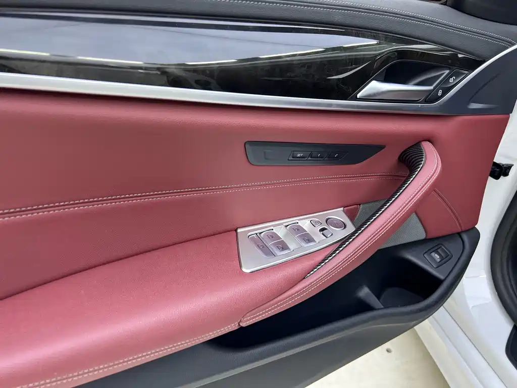 BMW 5 Series — миниатюра 9