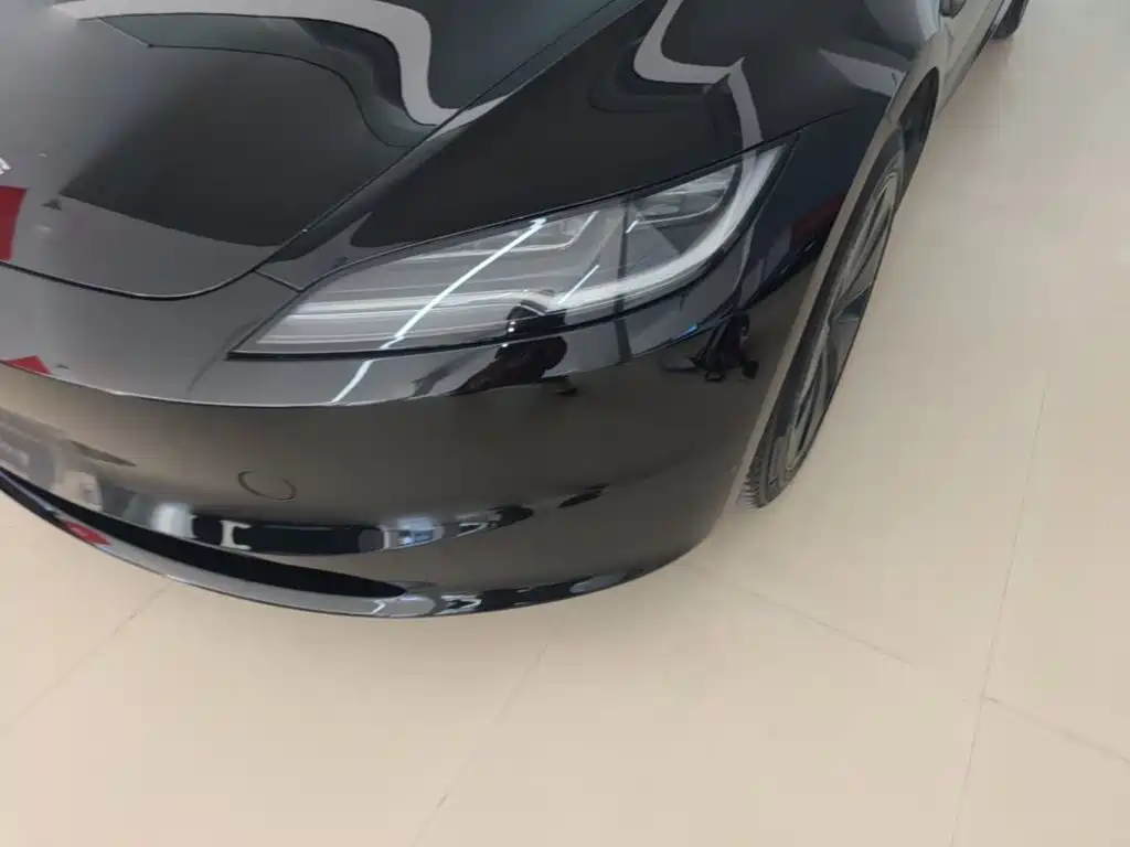 Tesla Model 3 — миниатюра 24