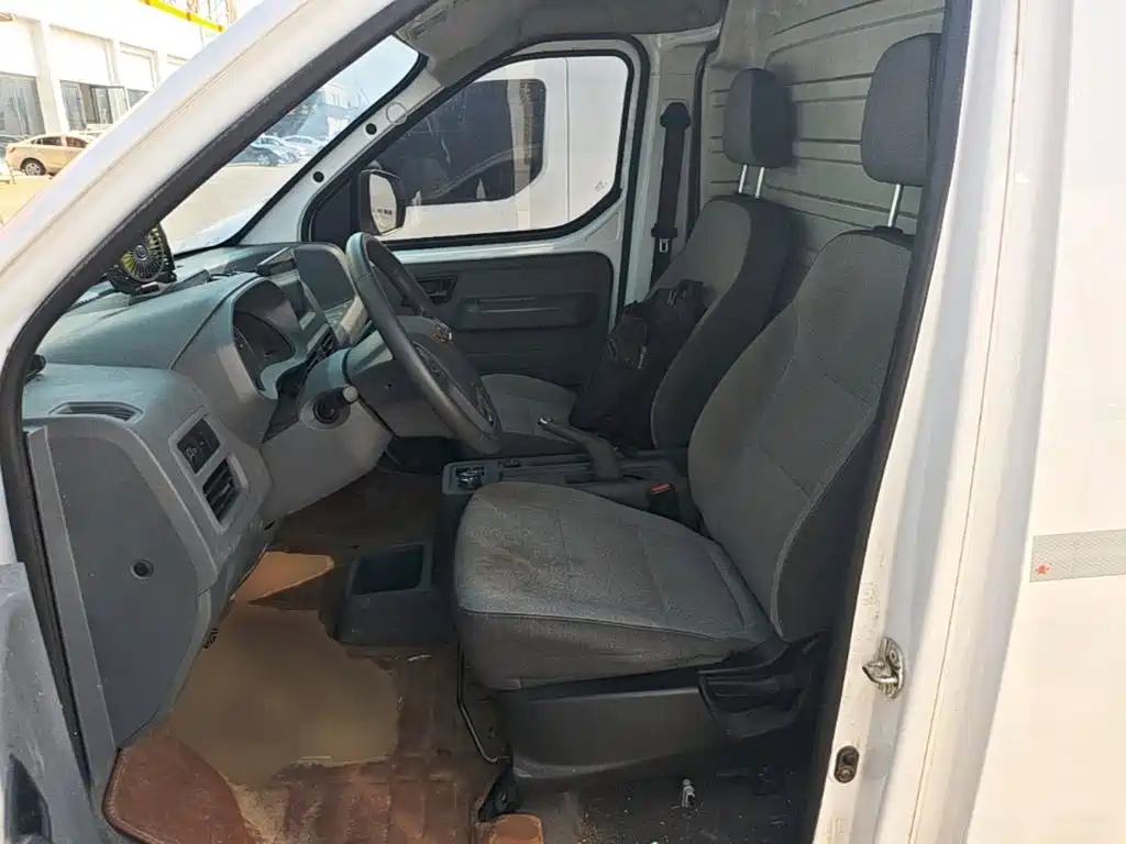 Wuling Yangguang — миниатюра 15