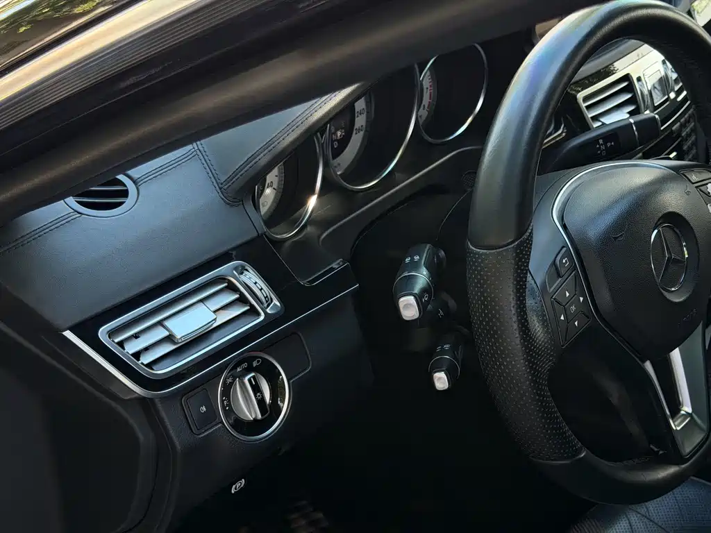 Mercedes-Benz E-Class — миниатюра 6